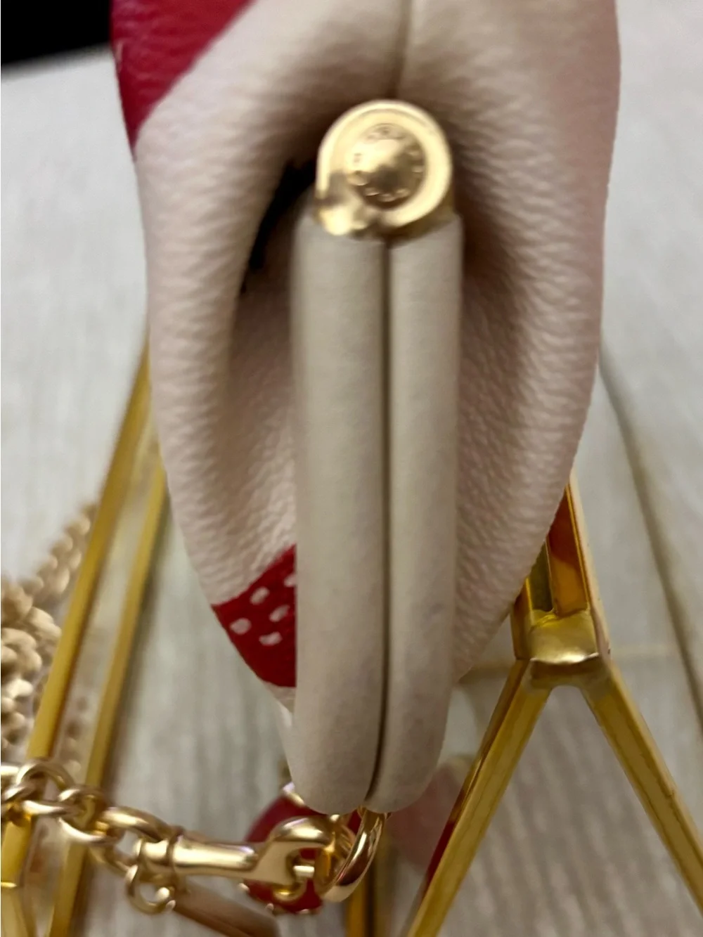 🍓 Coach Nora Kisslock Card Case Wild Strawberry Print Gold Chain Crossbody - Picture 7 of 11